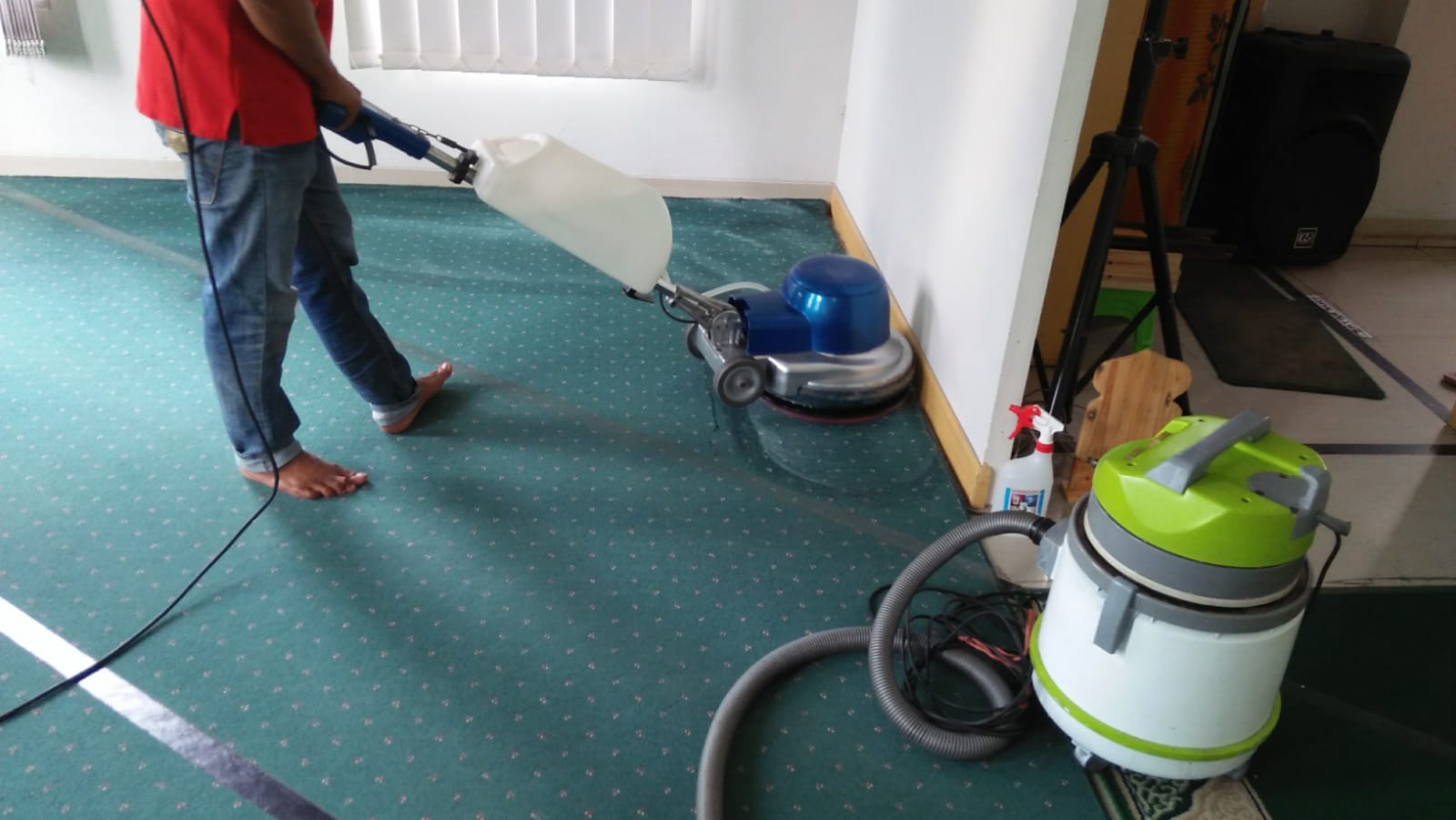 Mau lingkungan yang bersih?, Anda bisa mengandalkan kami layanan jasa cuci karpet, sofa, springbed 